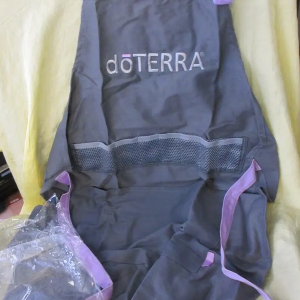 NIB rare doterra Apron with oil holder slots